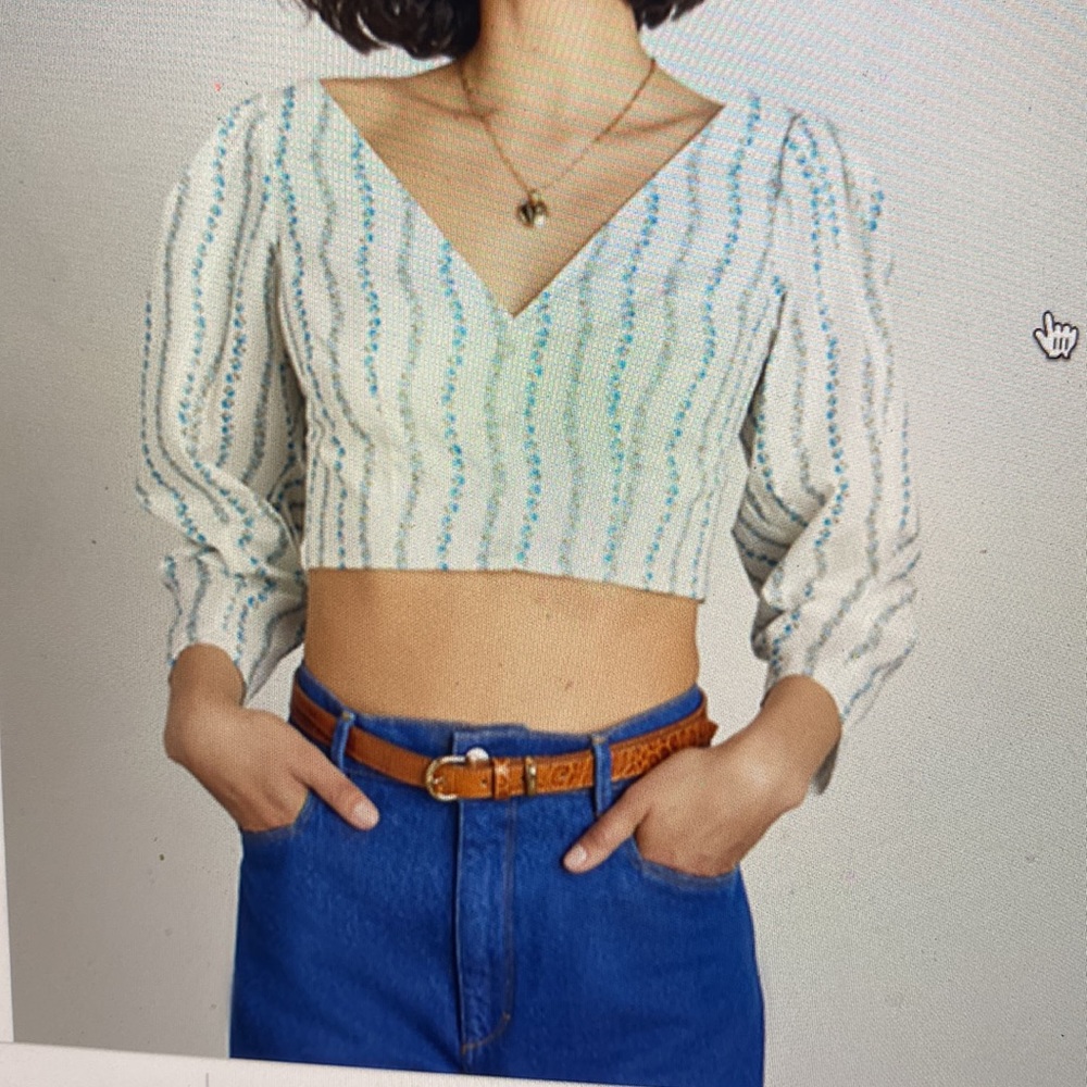 Never worn v-neck poplin floral crop